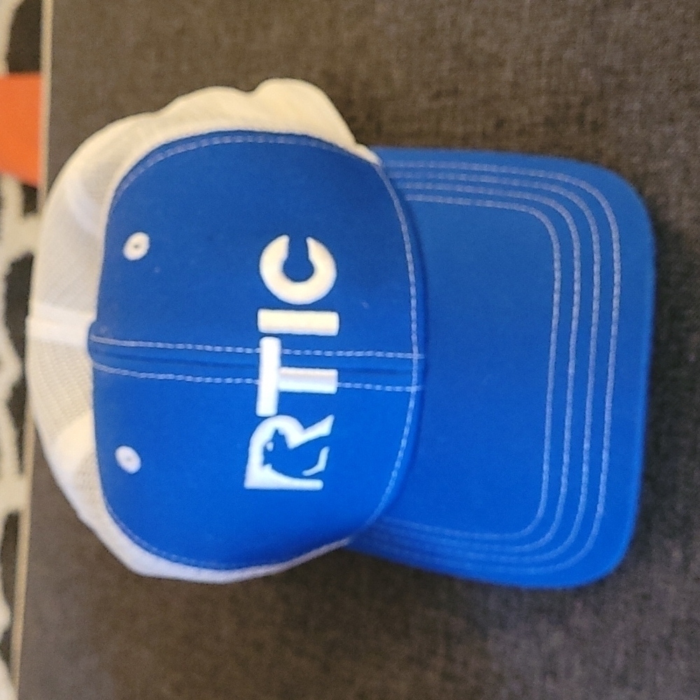 RTIC one size hat blue and white